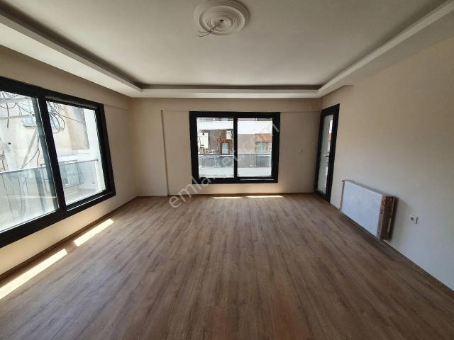 Karabağlar, İzmir içerisinde kiralık mülk