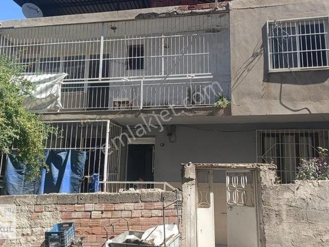 Emek Mahallesi, Bayraklı içerisinde satılık Bina