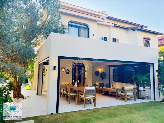 Çeşme, İzmir içerisinde satılık Villa
