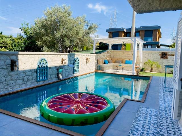 Çeşme, İzmir içerisinde kiralık Villa