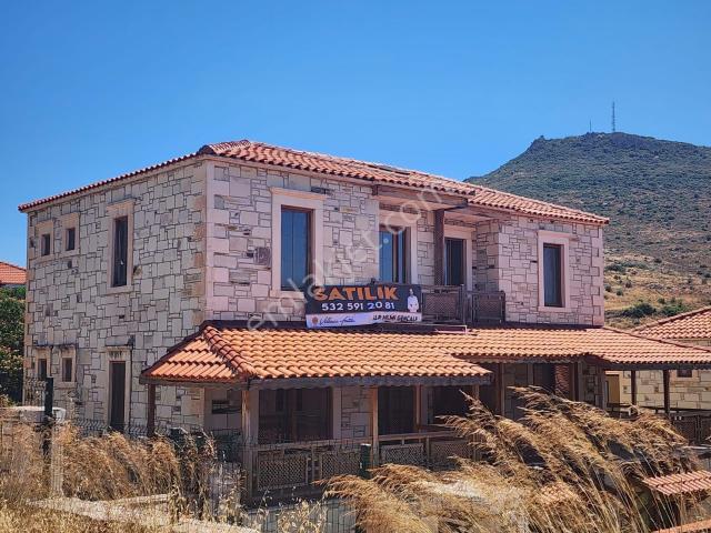 Foça, İzmir içerisinde satılık Villa