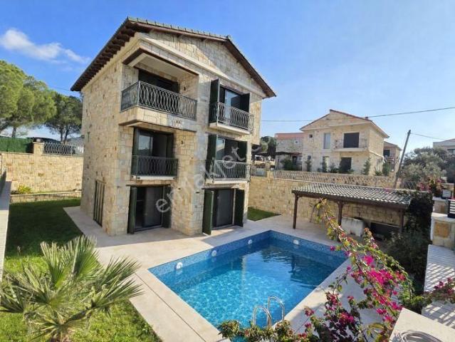 Yenibağarası Mahallesi, Foça içerisinde satılık Villa
