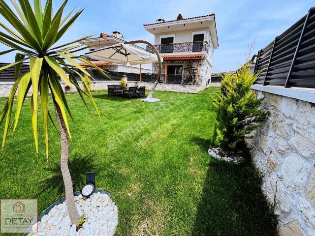 Foça, Yenibağarası Mahallesi içerisinde kiralık Villa