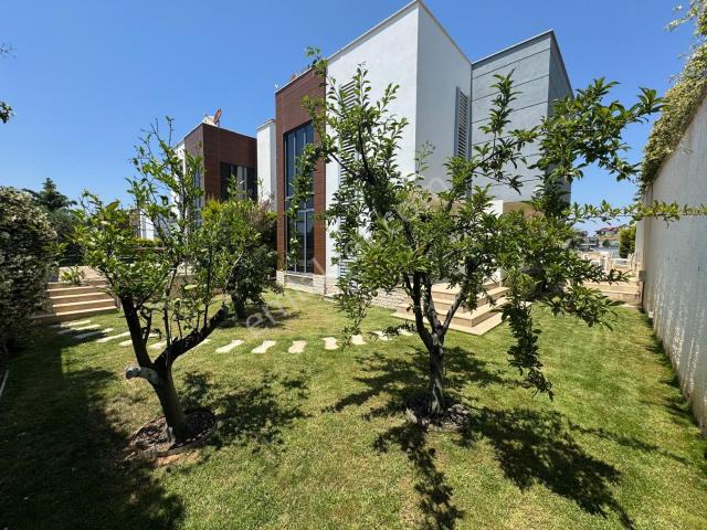 Güzelbahçe, İzmir içerisinde satılık Villa