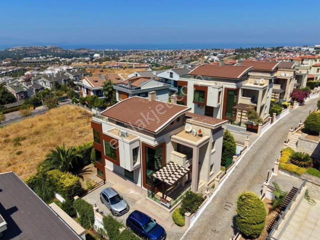 Güzelbahçe, İzmir içerisinde satılık Villa