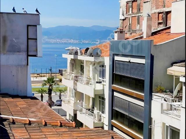 Aksoy Mahallesi, Karşıyaka içerisinde satılık mülk