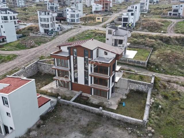 Kamukent, Karaburun içerisinde satılık Villa