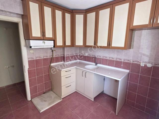 Tire, İzmir içerisinde kiralık mülk