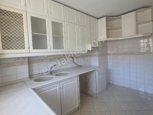 Tire, İzmir içerisinde kiralık mülk