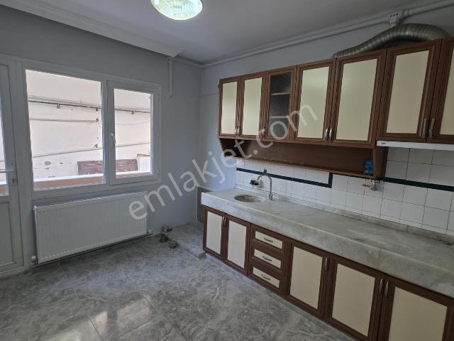 Tire, İzmir içerisinde kiralık mülk