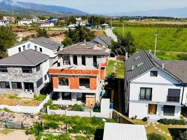 Yakaköy Mahallesi, Bornova içerisinde satılık Villa