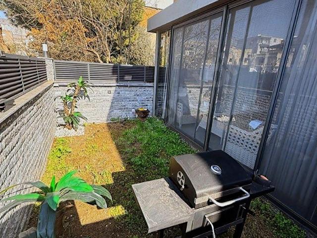 Bayrakli, İzmir içerisinde satılık Villa