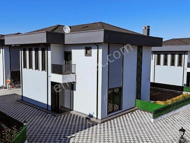 İzmit, Kocaeli içerisinde satılık Villa