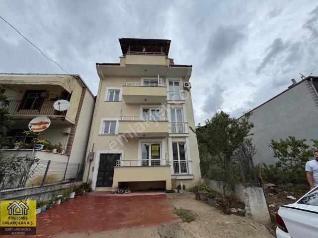 İzmit, Kocaeli içerisinde kiralık mülk