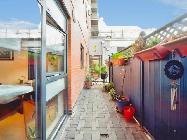Apartment for rent in Maryland, Greater London