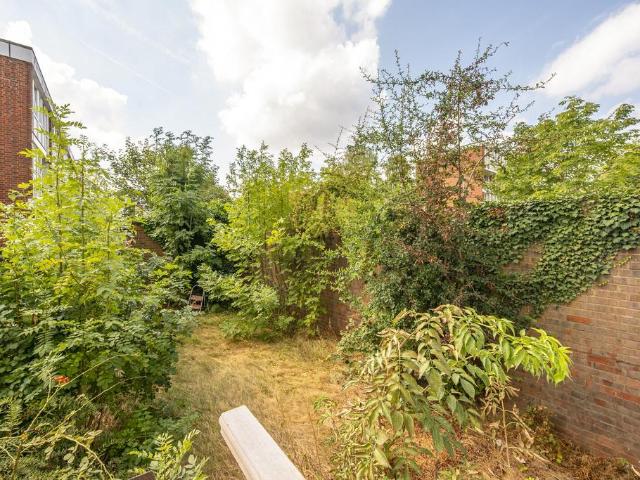 Apartment for rent in Roehampton, Greater London