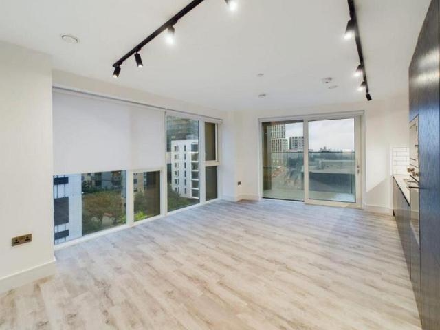 Apartment for rent in London Borough of Ealing, Park Royal