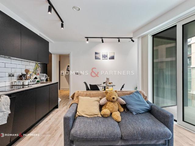 Apartment for rent in London Borough of Ealing, Park Royal