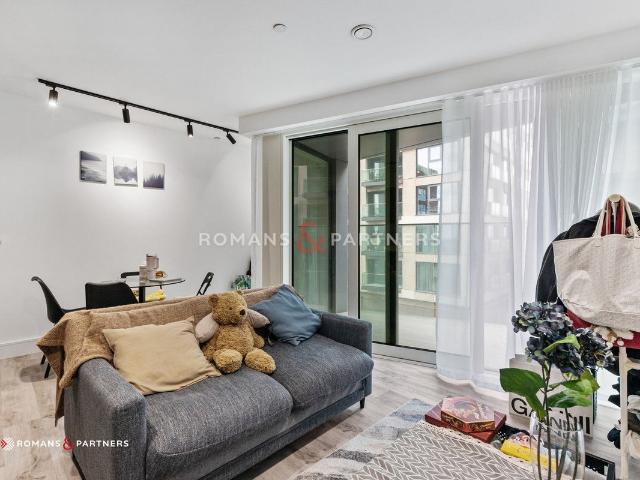 Apartment for rent in London Borough of Ealing, Park Royal