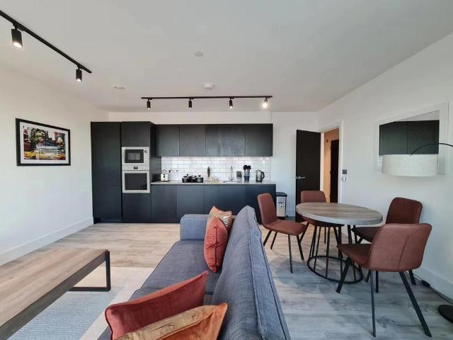 Apartment for rent in London Borough of Ealing, Park Royal