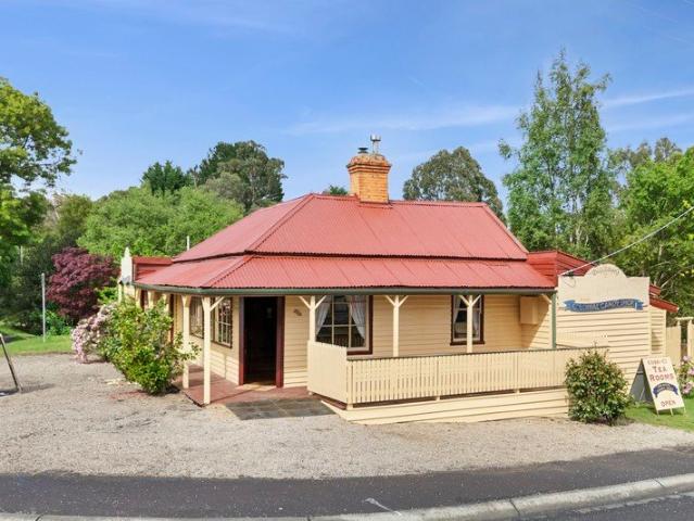House for sale in Victoria