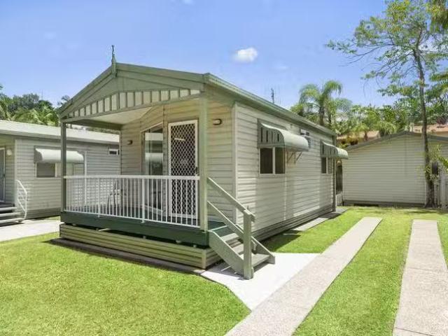 House for rent in Ashmore City