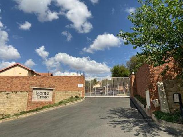 Townhouse for rent in Tembisa, Gauteng