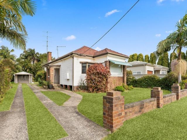 House for rent in Wollongong West, New South Wales