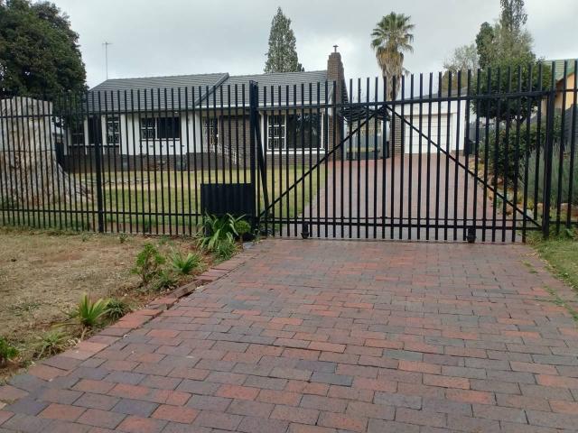 House for sale in Johannesburg, Mondeor