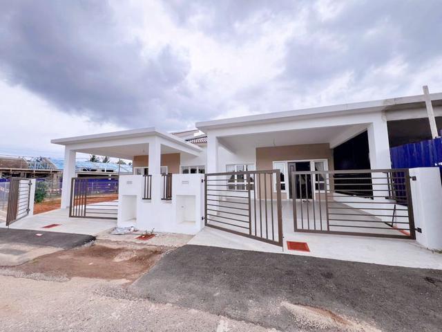 Terraced House for sale in Malaka