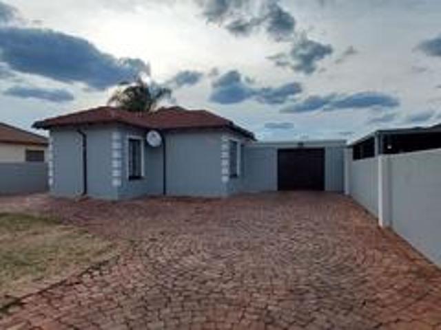House for sale in Akasia, Gauteng