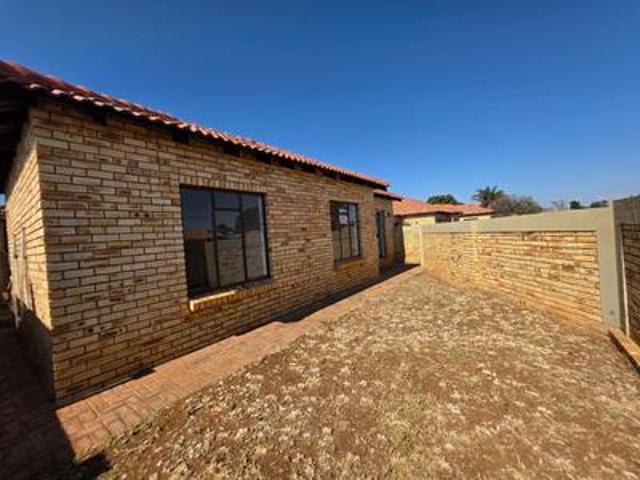 Apartment for sale in Mohlakeng, Gauteng