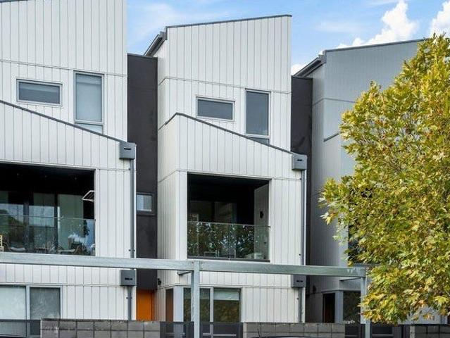 Apartment for rent in The Boardwalk, Melbourne