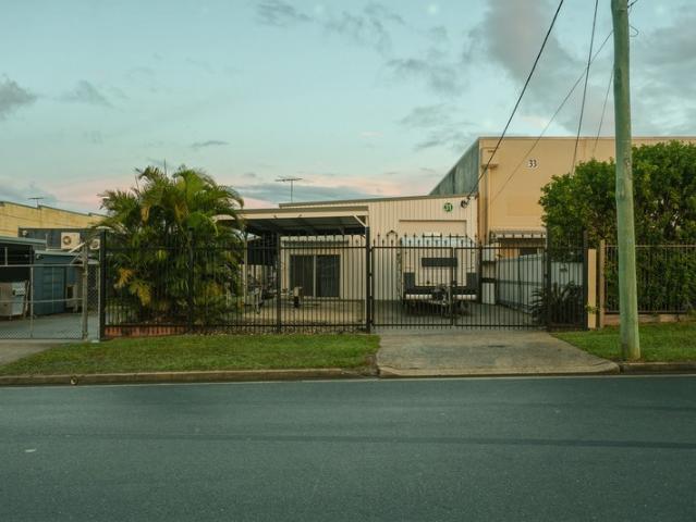 Warehouse for rent in Toombul, Queensland