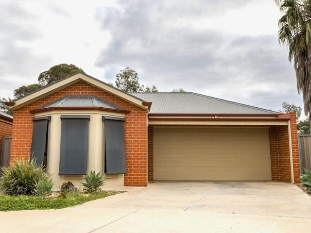 Townhouse for sale in Irymple, Victoria