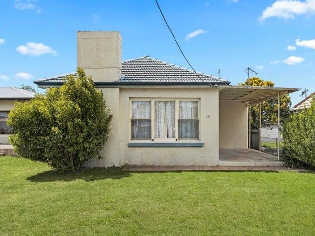 House for sale in Brisbane Grove, New South Wales