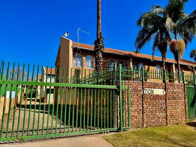Townhouse for sale in Waterkloof, Gauteng
