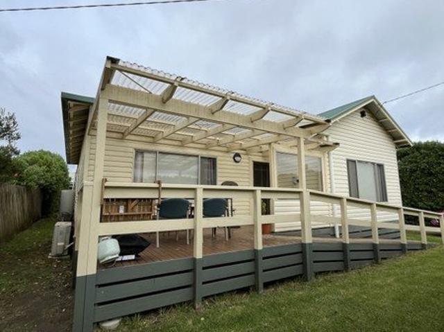 House for rent in Peterborough, Victoria