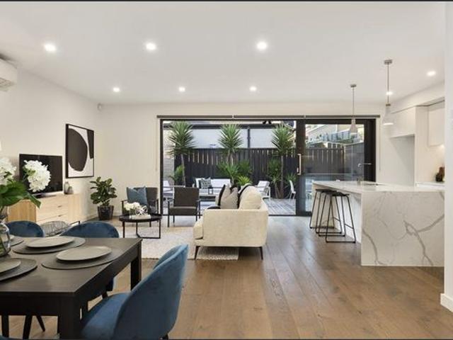 Townhouse for rent in Essendon, Melbourne
