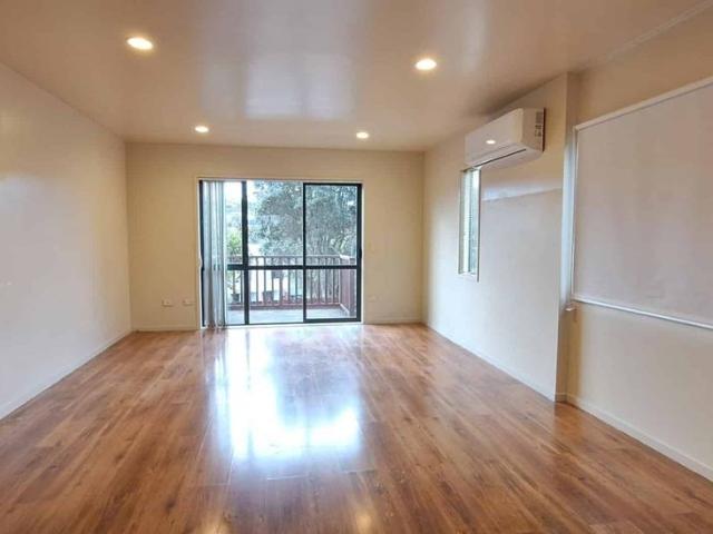 Townhouse for rent in Paremoremo, Oroua County