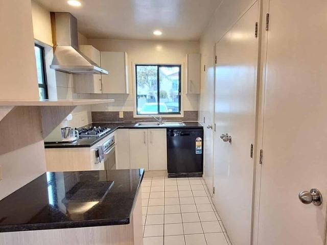 Townhouse for rent in Paremoremo, Oroua County