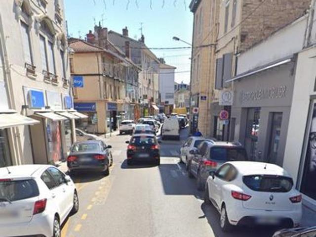 Local Commercial vente à Bourgoin-Jallieu, Isère