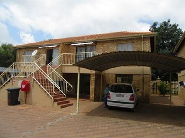 Apartment for sale in Mohlakeng, Gauteng
