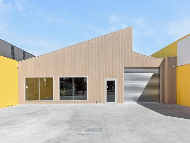Retail for rent in Oakleigh, Melbourne