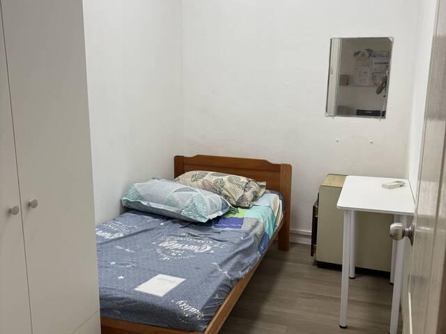 Room for rent in Little India, Singapore