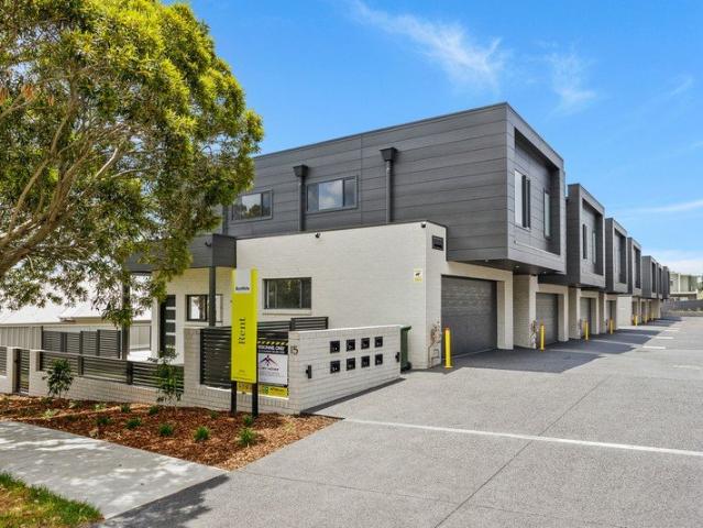 Townhouse for rent in Balgownie, Wollongong City Council