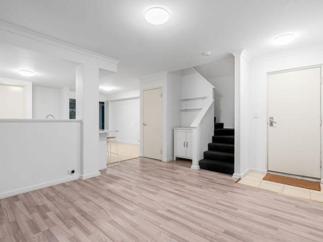 Townhouse for rent in Bicton, Western Australia