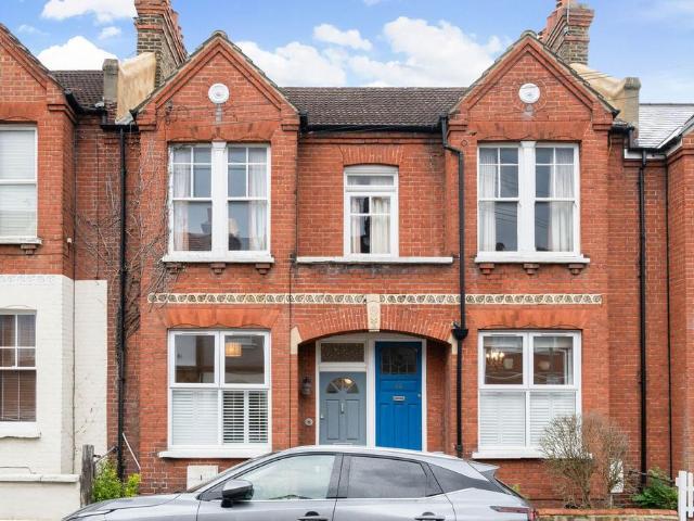 Apartment for rent in Furzedown, Greater London