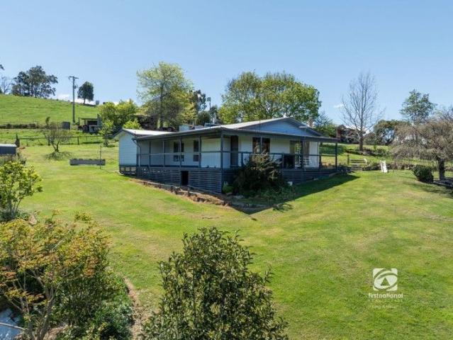 Cottage for sale in Clifton Creek, Victoria