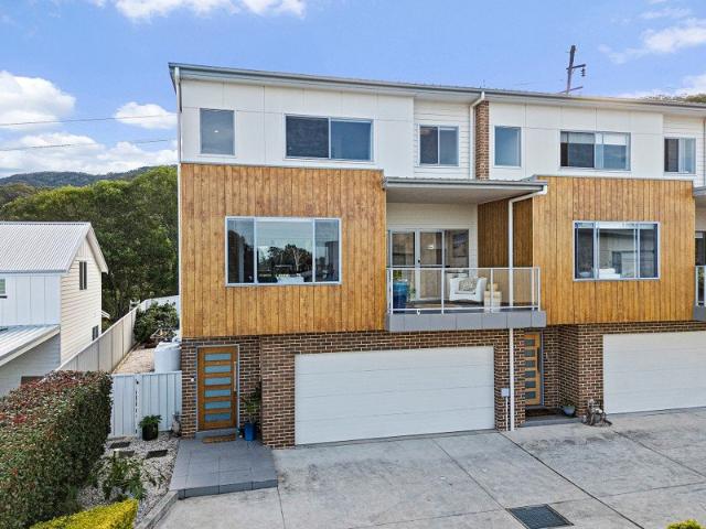 Townhouse for sale in Wollongong West, New South Wales